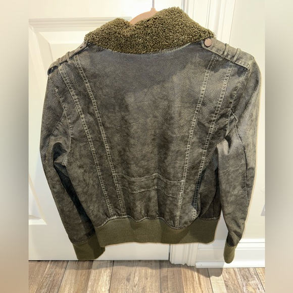 Montana Co. Medium Faux Leather NWOT - Picture 4 of 8